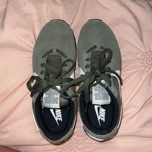 Nike sneakers size 7.5. worn once